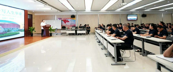 <strong>山西省老年人体育协会主席苏亚君做客中德集</strong>